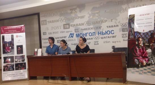 Монгол хөөмийн сонгомол хос цомгийг танилцуулна