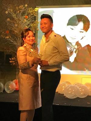 Т.Бархүү И.Одончимэгт гэрлэх санал тавив