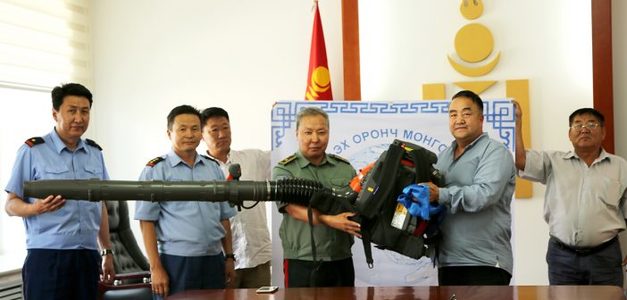 Швед дахь монголчууд гал унтраах үлээгч аппарат хандивлав