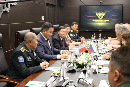 БХ-ын сайд Б.Бат-Эрдэнэ армийн генерал С.Шойгутай уулзлаа