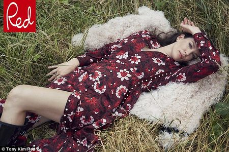 Лив Тэйлор төрсөнөөсөө хойш анх удаа сэтгүүл чимэв