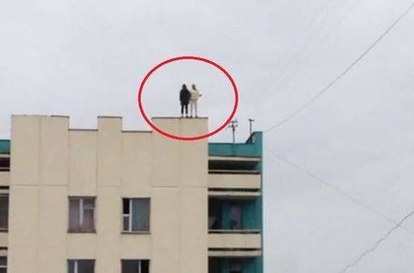 Есөн давхраас үсэрсэн охид нас бараагүй