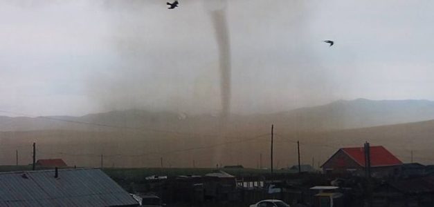 Салхи секундэд 34 метрийг давж ширүүсэж, шороон шуурга шуурна