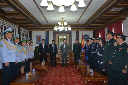 С.Бямбацогт салбарынхаа тамирчдад хүндэтгэл үзүүллээ