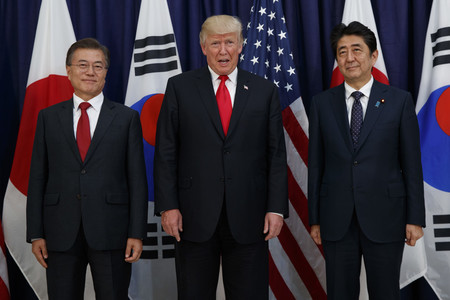 Трамп, Сөүл болон Токиог зэвсэглэлээ нэмэгдүүлэхийг зөвшөөрчээ