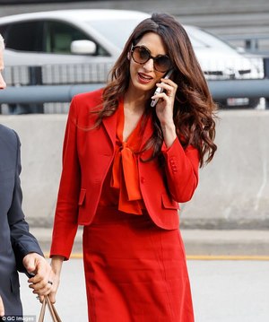 Клунигийн эхнэр эсэргүүцлийг үл тоон ажилдаа оржээ