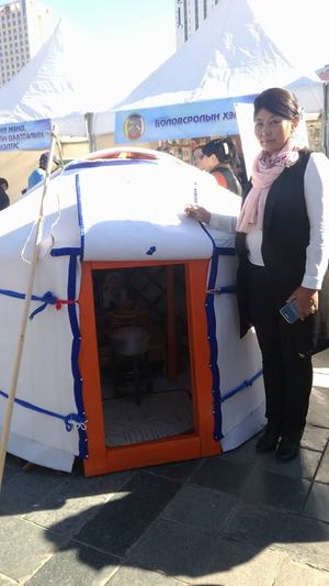 Гурван хана, 25 уньтай гэртэй танилцаарай