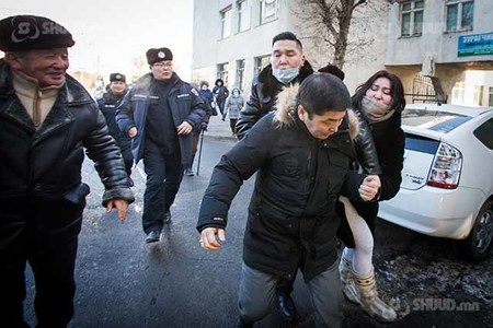 О.Баасанхүү гишүүний халдашгүй байдалд халдсан уу