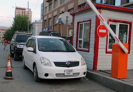 Зөвшөөрөлгүй зогсоолуудын газрыг албадан чөлөөлнө