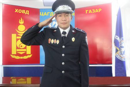 Цагдаа галаас хоёр хүн аварчээ