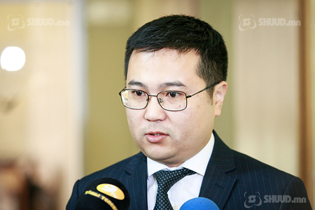 УИХ-ын гишүүн П.Сайнзориг Ерөнхийлөгчийн хориг тавьсантай холбогдуулан мэдээлэл хийж байна