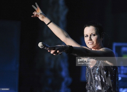 Дуучин Долорес О’Риордан нас баржээ