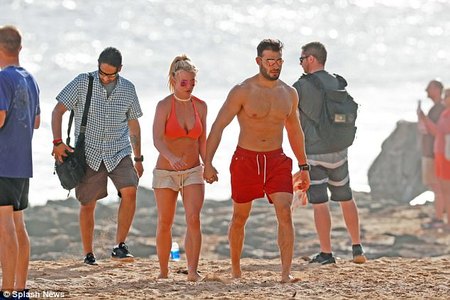 Бритни 13 насаар дүү залуутай гэрлэнэ