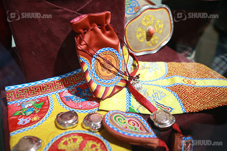 Монголын уран хатгамлын үзэсгэлэн нээгдлээ