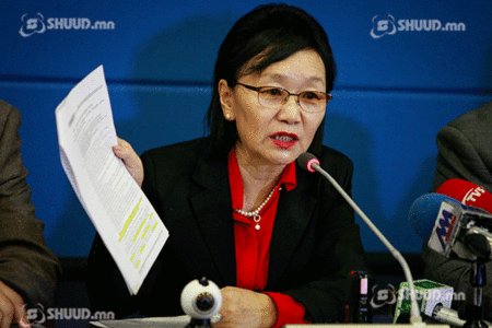 Бөөргийн гол дотор алт угааж байна