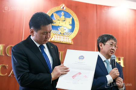 У.Хүрэлсүх: Бонд гаргаж, 500 сая ам.долларын өрийг барагдууллаа 