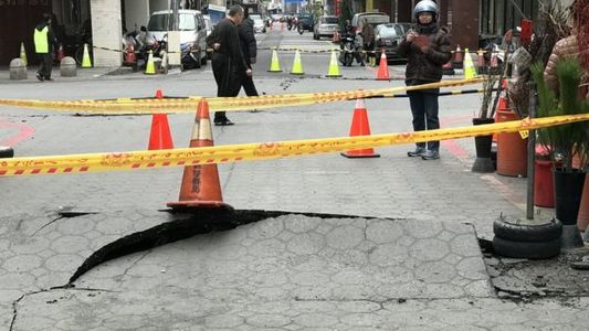 Газар хөдлөлтийн бүсэд байсан монгол оюутнуудыг шилжүүлжээ