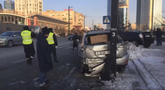 Согтуу жолооч 11 машиныг мөргөжээ