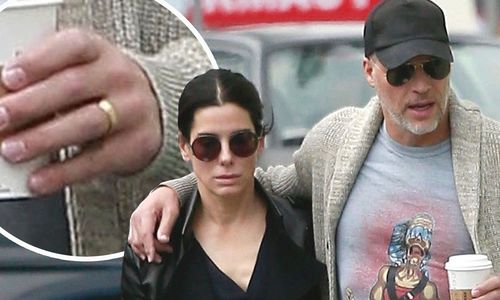 Сандра Буллок нууцаар хуримлажээ