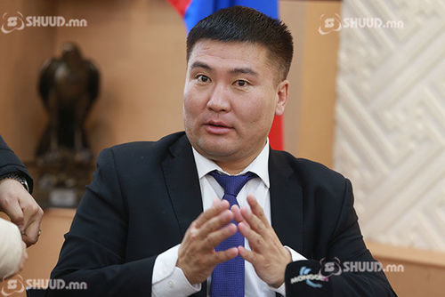Э.Болорчулуун: Нийтийн эрх ашгийг хөндсөн бол төрийн төмөр нүүрийг үзүүлэх болно