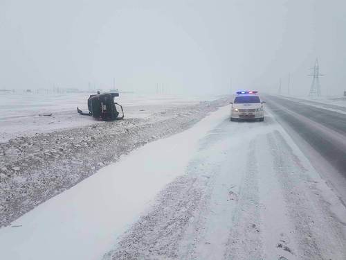 Баруун чиглэлийн зам халтиргаатай байна
