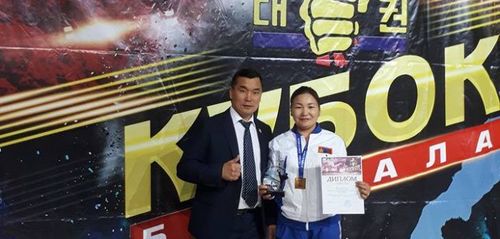 Аврагч-химич бүсгүй таеквондогийн төрөлд аваргаллаа