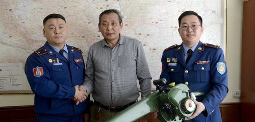 Иргэн Б.Пүрэвийн гэр бүл үлээгч аппарат хандивлалаа