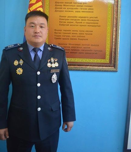 Цагдаагийн ахлах ахлагч бусдын амь насыг аварчээ