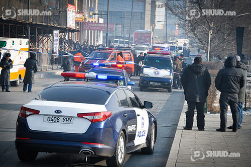 Хүнд даацын автомашины жолооч айлын байшин мөргөж хүний амь эрсэджээ
