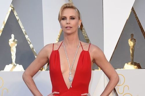 Шарлиз Терон: Шинэхэн дүрээ амилуулахын тулд би 22 кг таргалсан