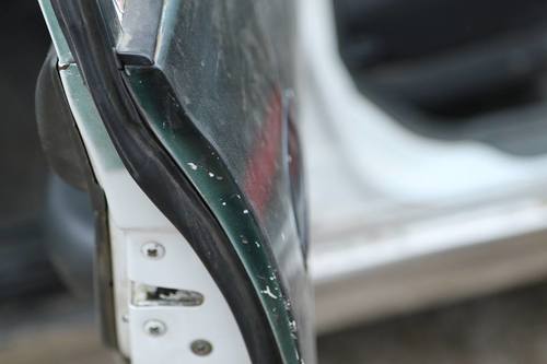 Автомашин хулгайлаад өнгийг нь өөрчлөн ашиглаж байжээ