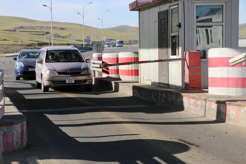 Эмээлт, Баруун турууны товчоод гурван эгнээгээр 24 цаг ажиллана