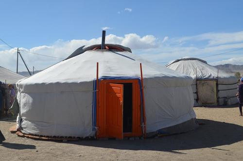 Түймэрт өртсөн иргэнд гэр олгов