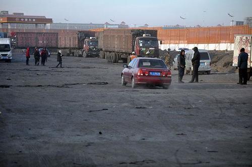 Хятадын Такешкан боомтод монголчуудын 7-8 тэрбумын хөрөнгө гацжээ