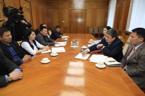 Цалин нэмэх асуудлаар шуурхай ажлын хэсэг байгуулна