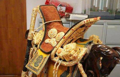 Алтаар бүрсэн эмээл хулгайлсан этгээдүүдийг олжээ