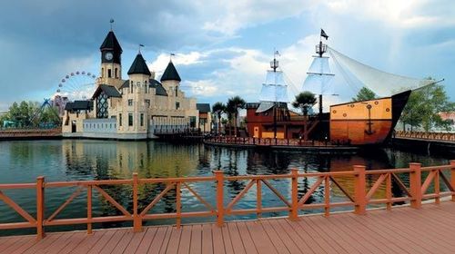 Паркийн тоглоом эвдэрч, хүүхдүүд гэмтжээ