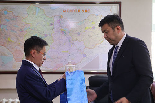 УБЕГ-ын дарга Б.Баасандорж тамгаа гардан авлаа