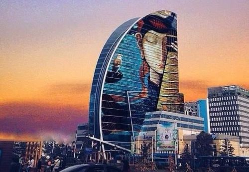 С.Заяасайхан дүрслэх урлагаар хотыг чимнэ