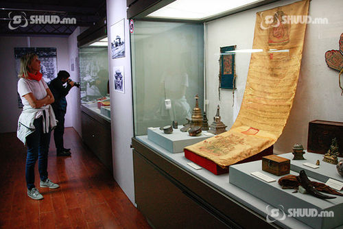 ШУУД: Монгол-Японы судлаачид шинэ олдвороо танилцуулж байна