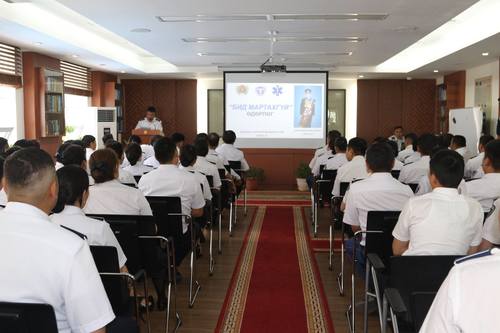 Цагдаа нар мөрдэс нэгт нөхрөө дурслаа