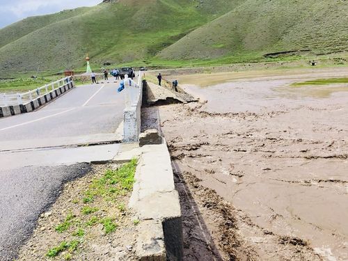 Борнуур сумын бетон гүүр эвдэрч, хөдөлгөөнийг хязгаарлав