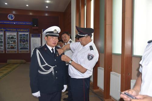 Ойн баярыг тохиолдуулан алба хаагчдыг шагналаа