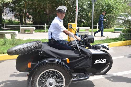 Замын цагдаагийн албанд автомашин, мотоцикл гардуулав