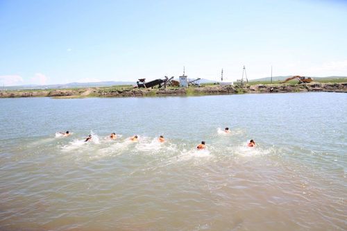 Гүний уснаас аврах ажиллагааны дадлага сургууль хийлээ