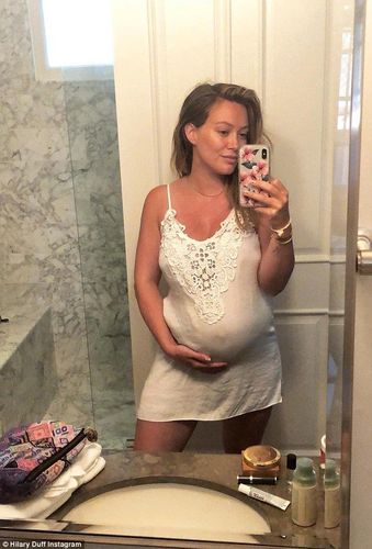 Хилари Дафф удахгүй ээж болно