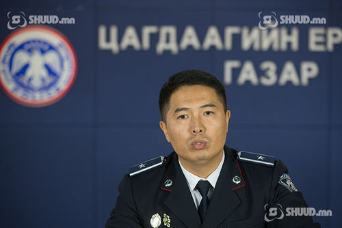 Фэйсбүүкээр үерхэж 200 гаруй охины нүцгэн зургийг авчээ