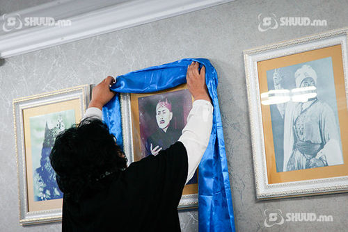 Г.Гомбосүрэнгийн нэрэмжит танхимыг УДЭТ-т нээлээ