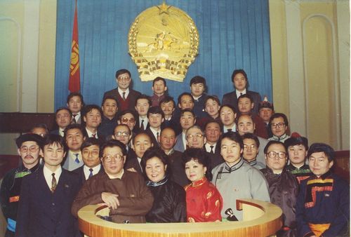 Байнгын ажиллагаатай парламент байгуулагдсан өдөр тохиож байна