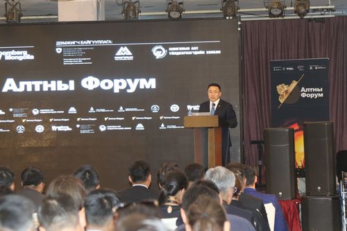 Д.Сумъяабазар: Алтныхныг тэрбум долларын салбар болгохыг зорьж байна